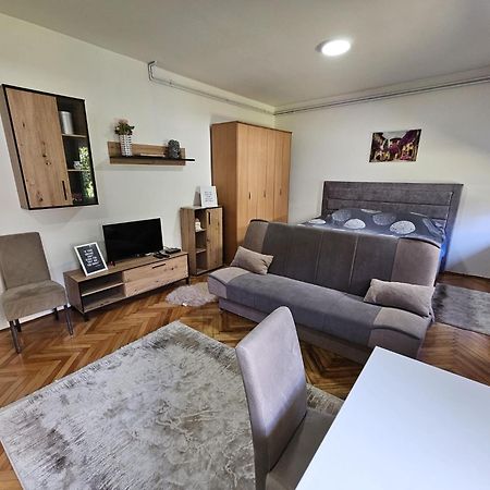 Aloha Apartment Novi Pazar Esterno foto